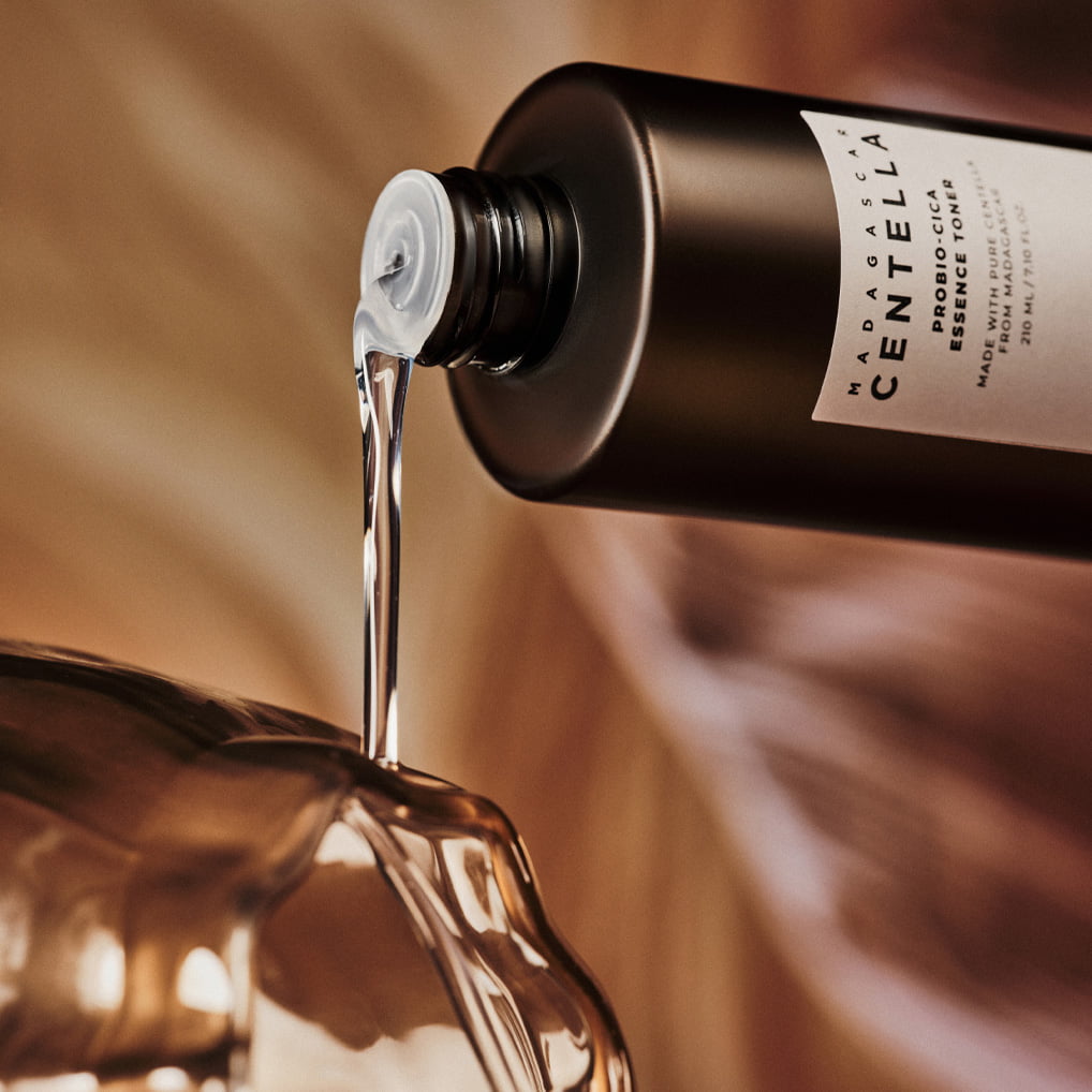 Madagascar Centella Probio-Cica Essence Toner_02
